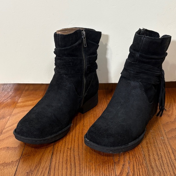 Born Cross Black Leather Fringe Side Zip Ankle Boots D70303 size 7 - Picture 1 of 13